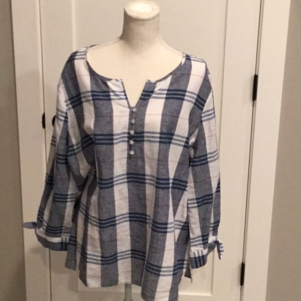 Lightweight plaid tunic top